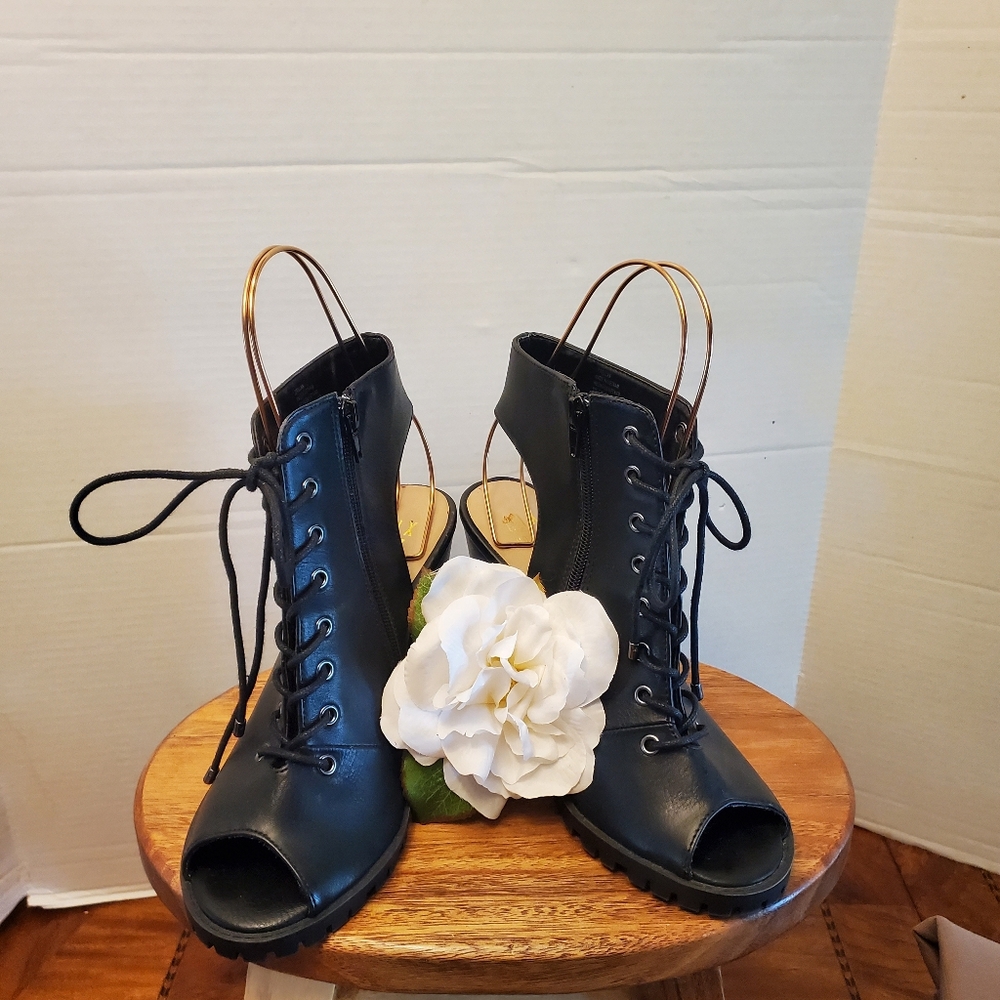 Mix No. 6 Lorellan Black Peep Toe Goth Lace-Up Booties Chunky Heels, Size 8.5